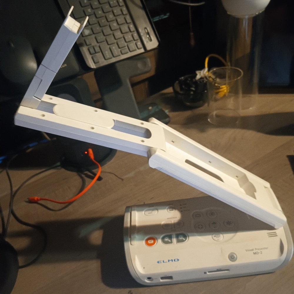 White Visual Presenter Elmo MO-2